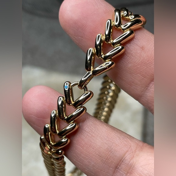 Gold Tone Chevron Link Necklace 16” – Costume Statement Jewelry - Picture 3 of 4